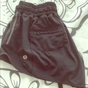 Lululemon Hotty Hot Short - Size 6
